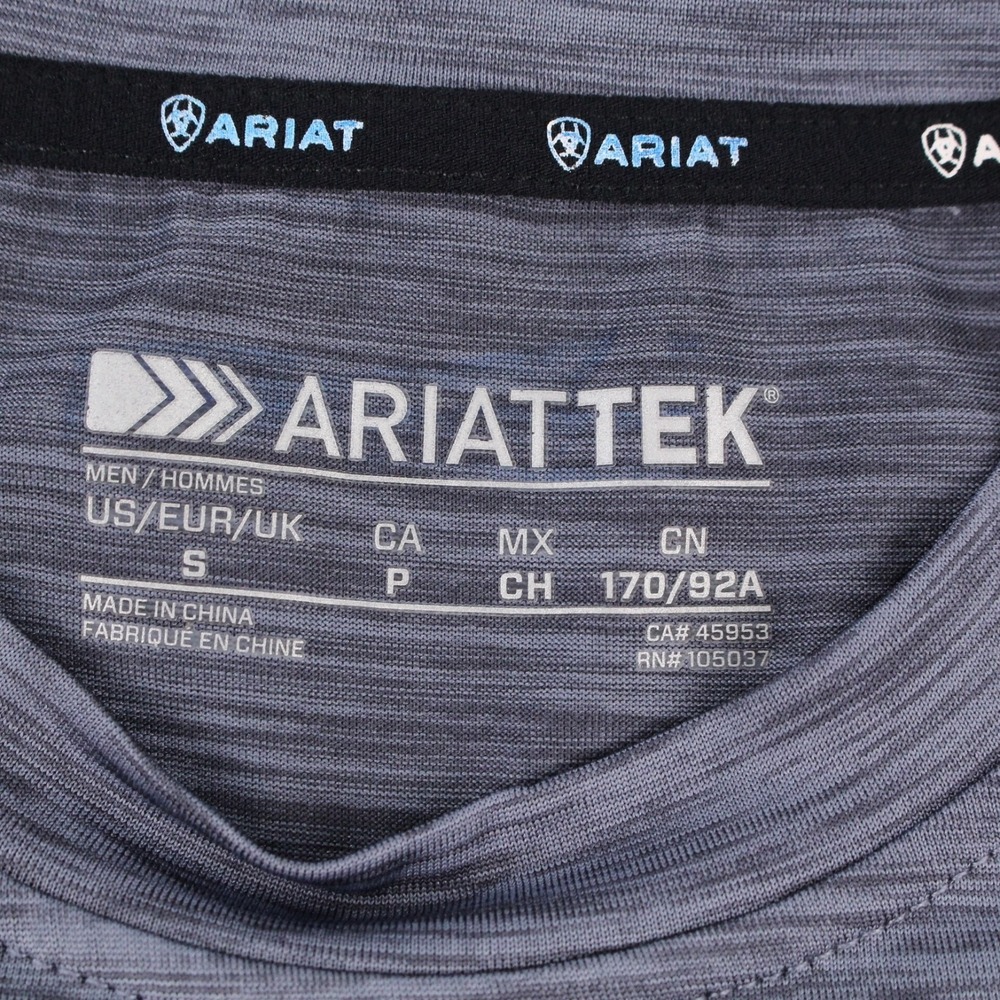 Ariat Tek T-Shirt Mens Size S Graystone Charger Short Sleeve Polyester Flag - Picture 4 of 9